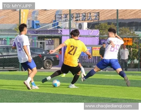 家乡足球明星的崛起与梦想追逐之路